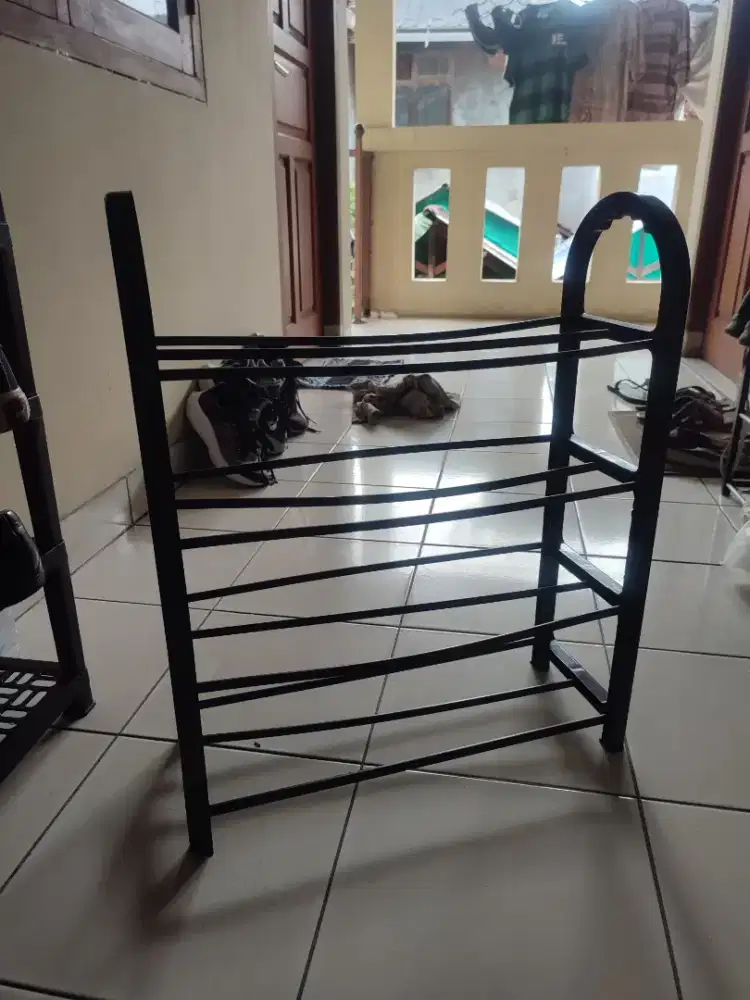 Rak Sepatu atau Barang