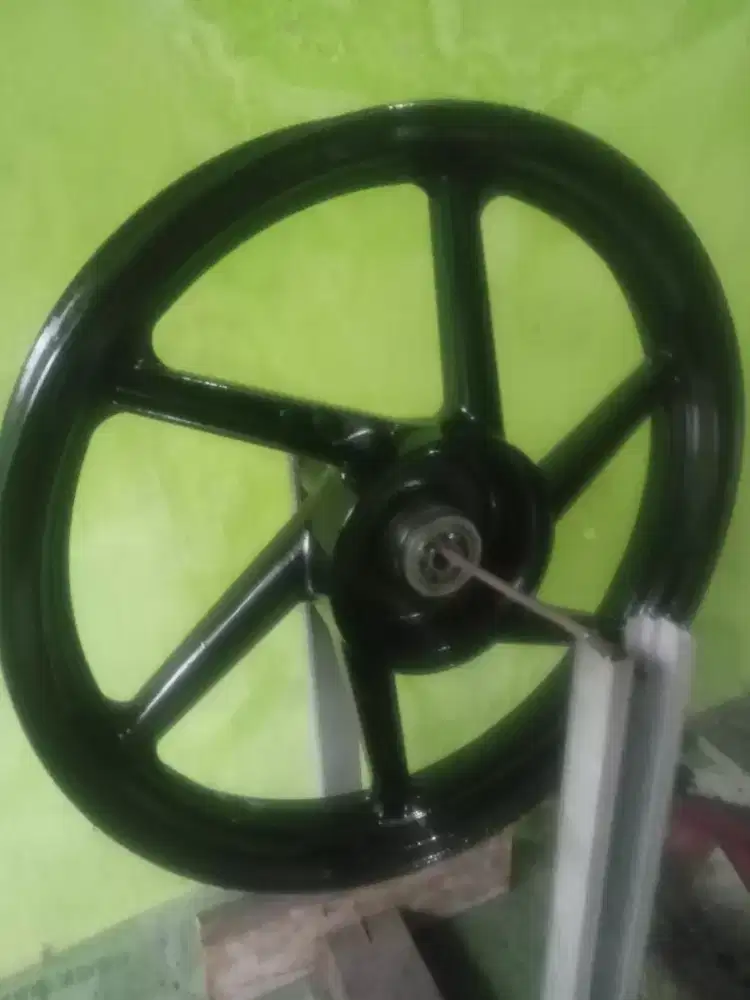 Pelek motor Megapro. Belakang