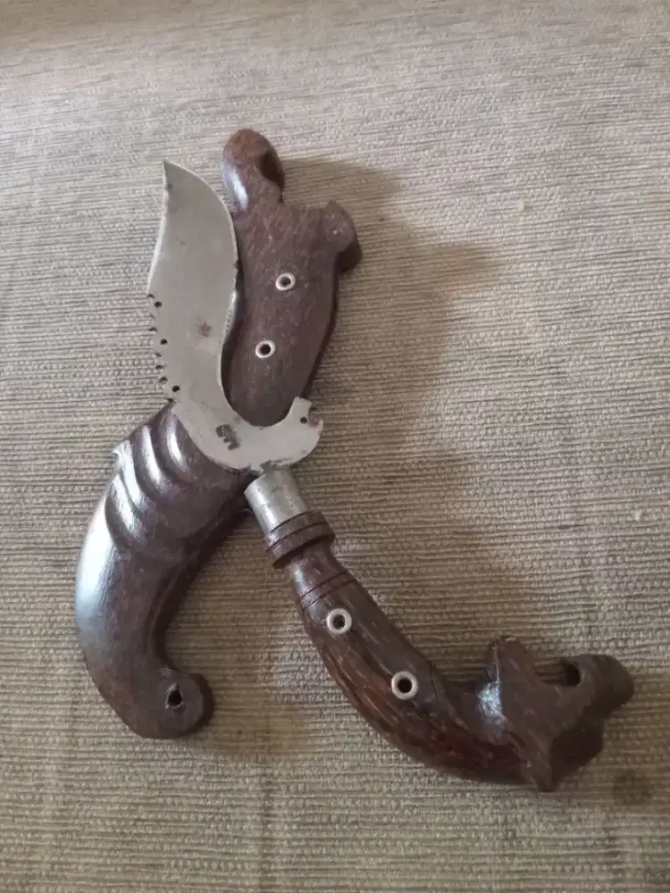 Koleksi kujang Singga coklat bekas antik peninggalan Mbah kuno.