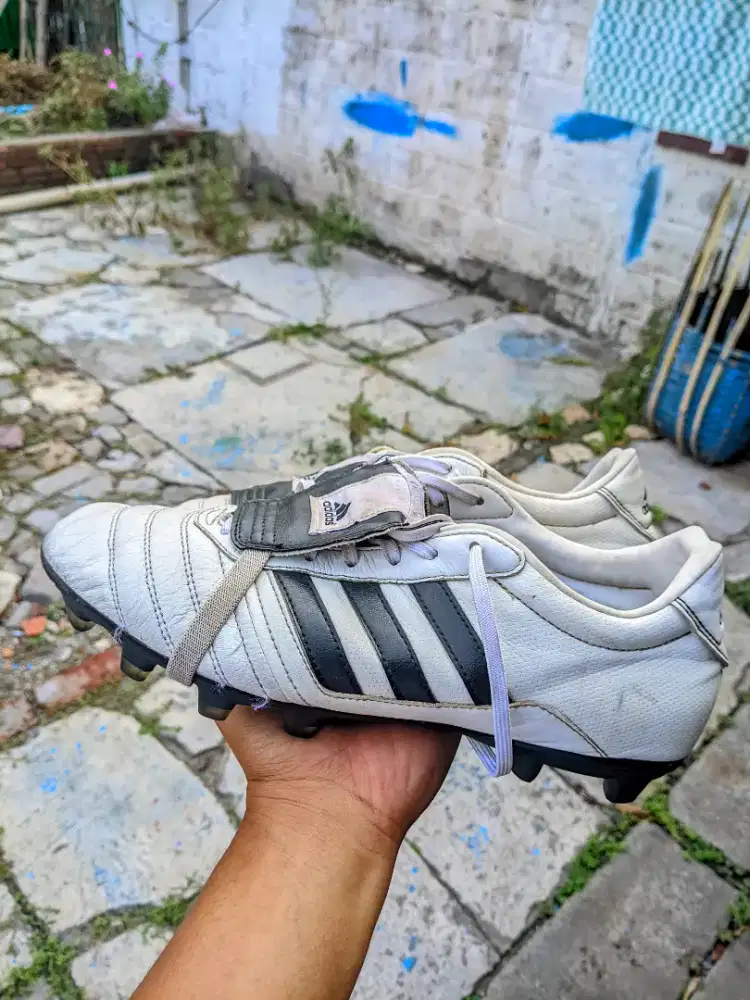 Sepatu Bola Adidas Size 44