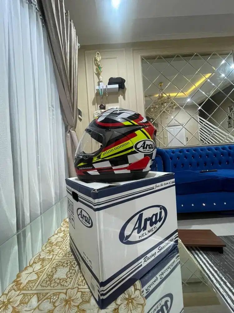 Helm Arai ION TT 2023 SIZE L