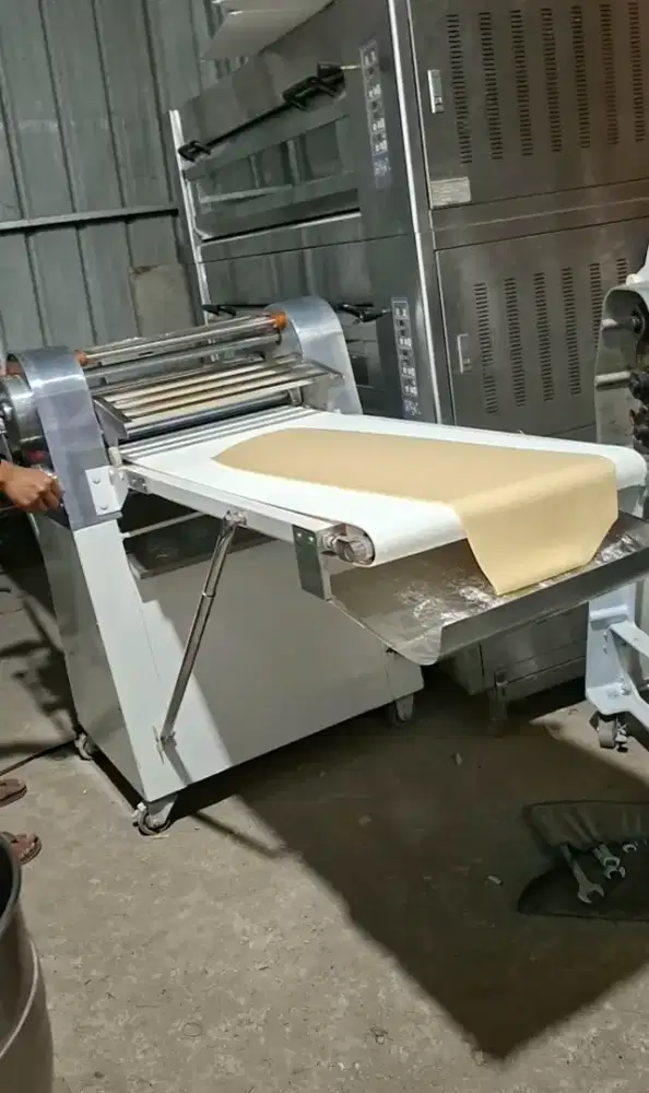 Mesin standing dough sheeter merk Getra penipis adonan pastry