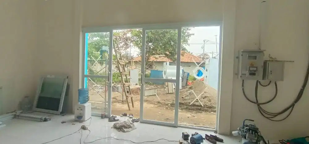 GYPSUM Sekat Gypsum / GRC + Kusen Aluminium Alumunium + WPC -MAMER PVC