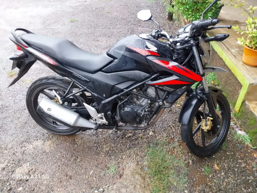 Motor Honda CB 150 r