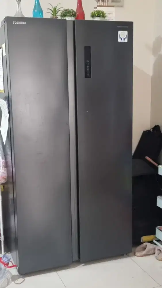 Kulkas toshiba side by side