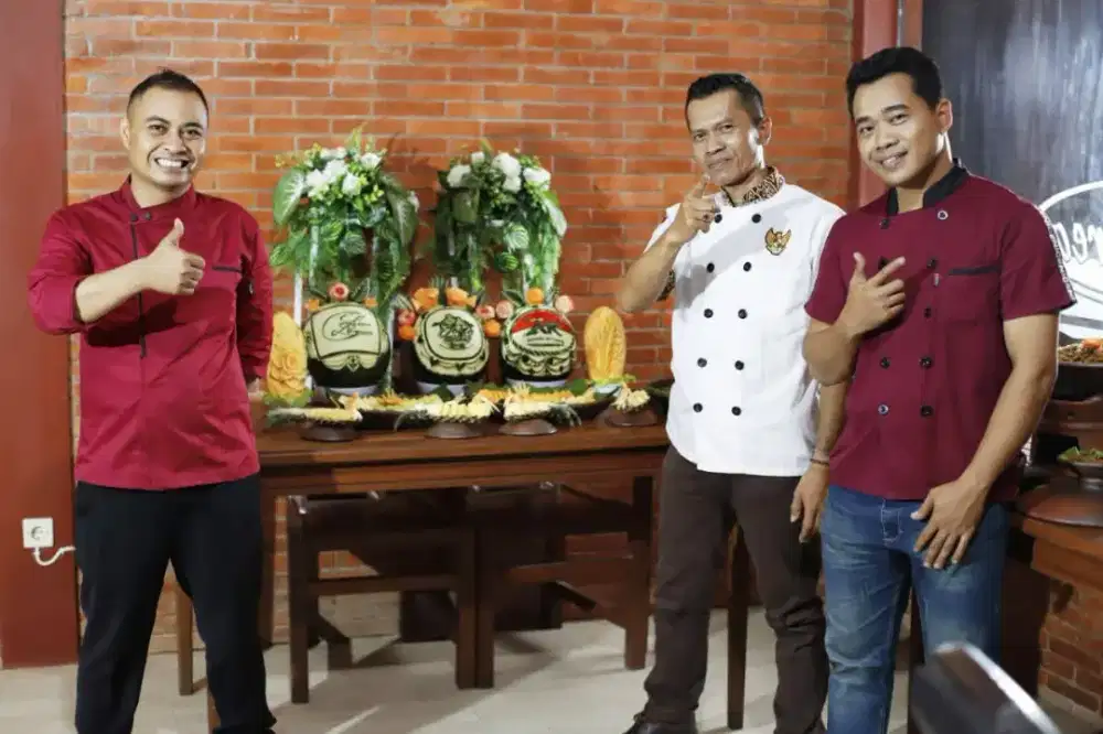 Cari kerjaan di resto sebagai chef Spesialis olahan seafood & chenes