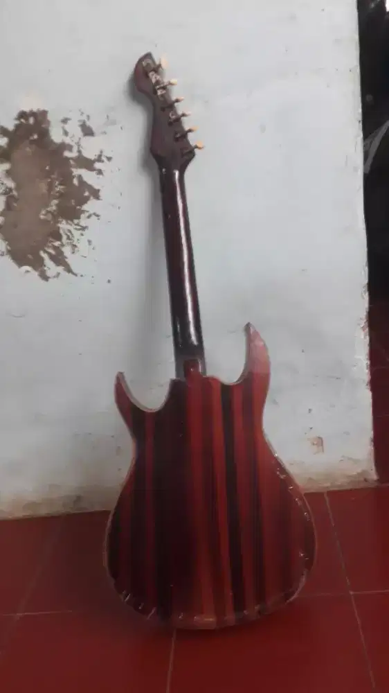 Jual gitar Yamaha g425 jual aja daripada tidak terpakai