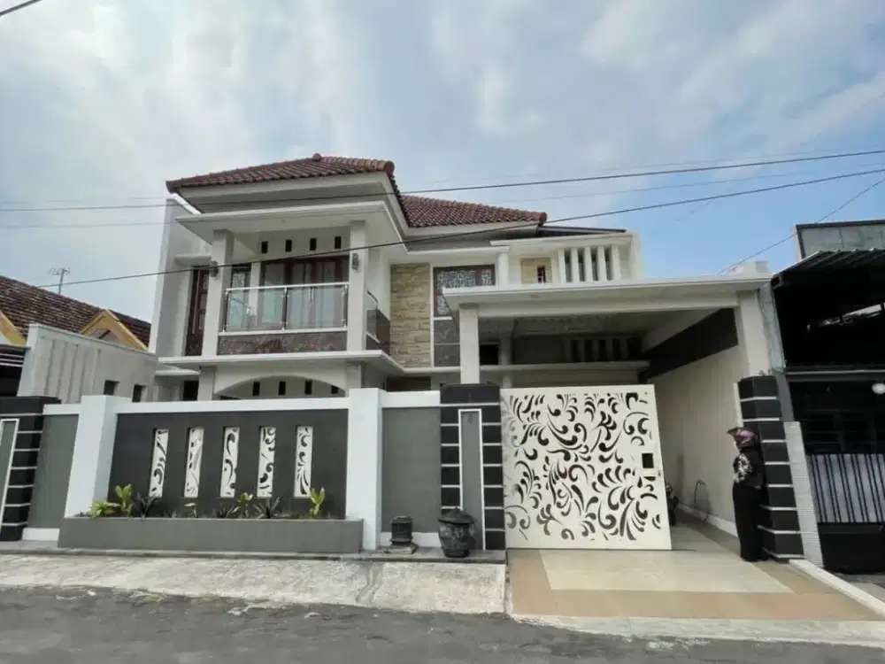 Rumah Mewah Bunga Bunga Lowokwaru suhat