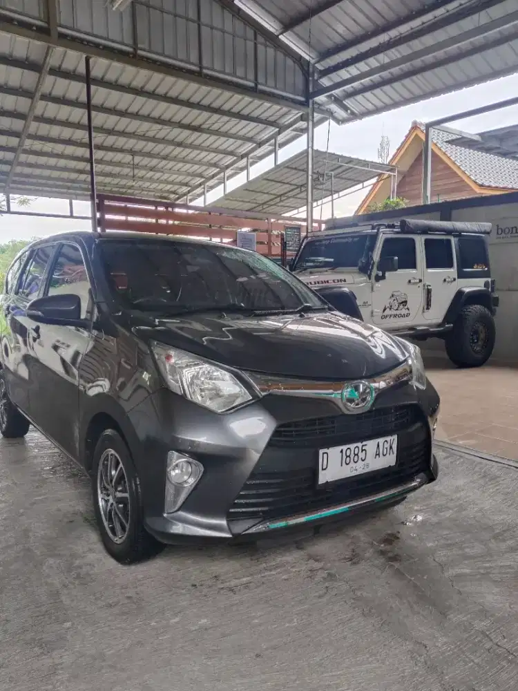 Bismillah numpang jual mobil T. Calya G metic no. D. 2018.abu.