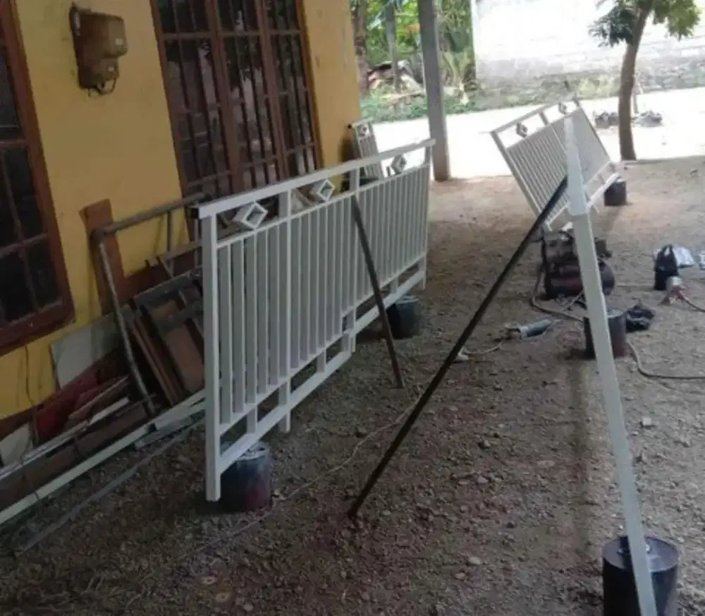 Pagar besi minimalis