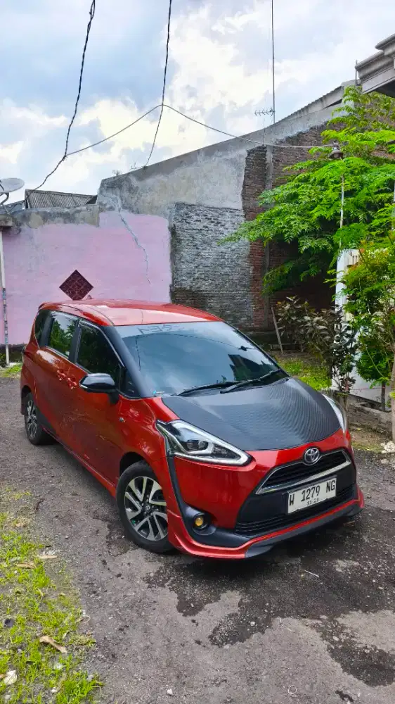 Dijual Cepat TOYOTA SIENTA Type Q CVT 2016 Oranye Metallic LOW KM