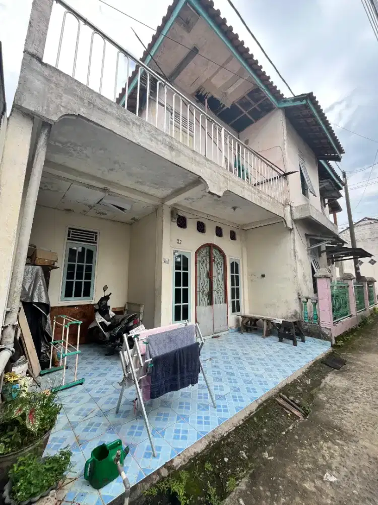 Rumah 2 lantai tengah kota