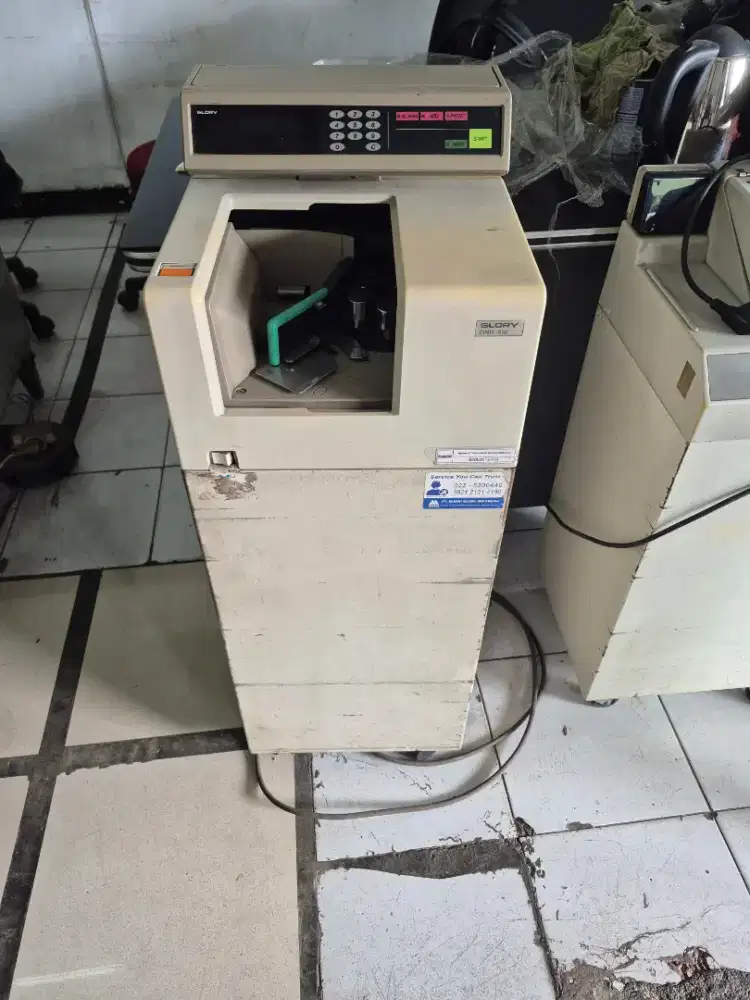 Mesin hitung uang berdiri : merk glory