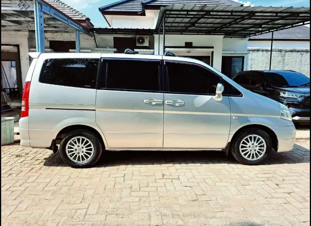 Nissan Serena 2011 Bensin