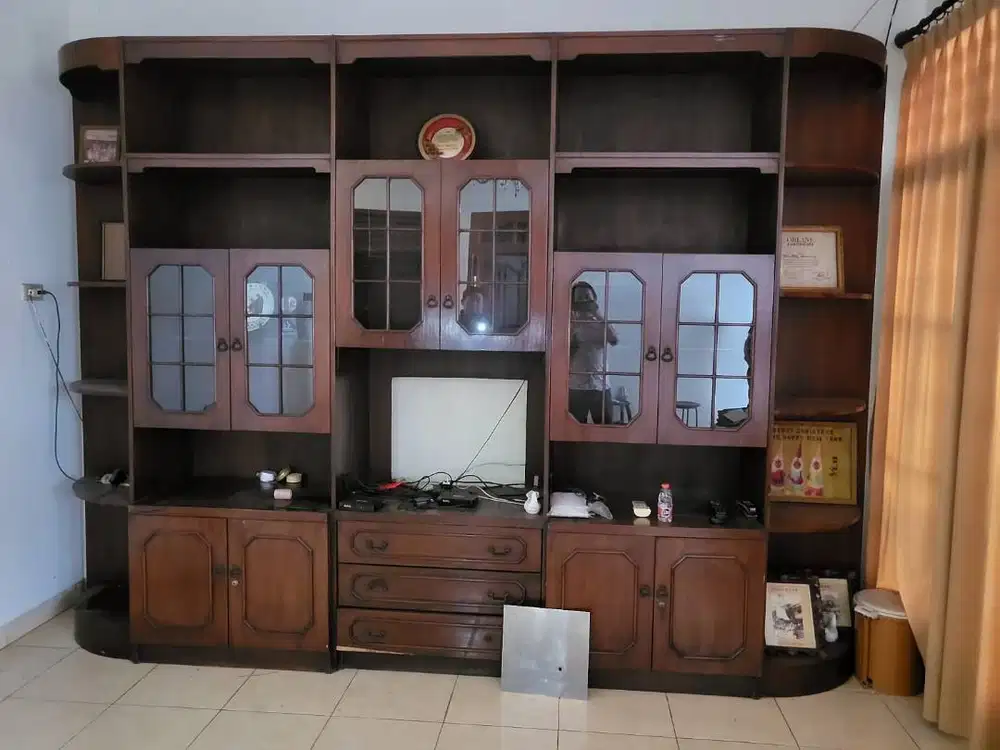 Lemari Antik pajangan asli Kayu Jati.