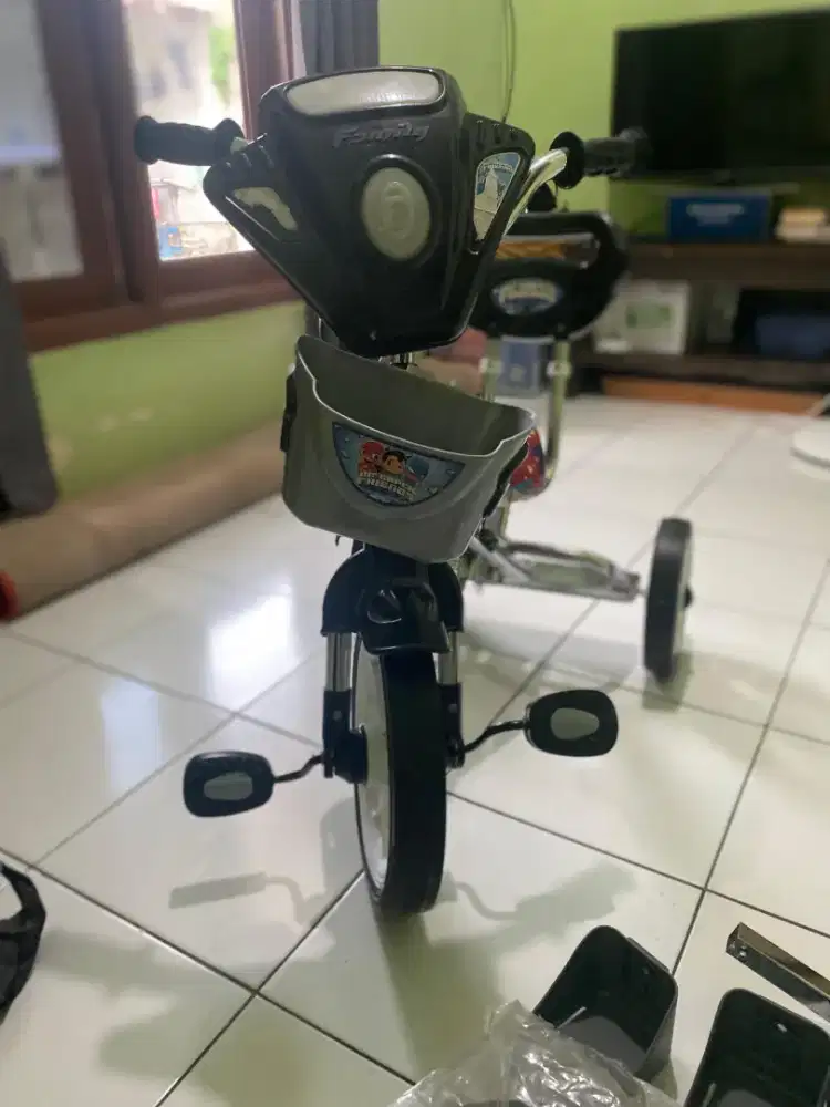 Sepeda anak - sepeda roda tiga family