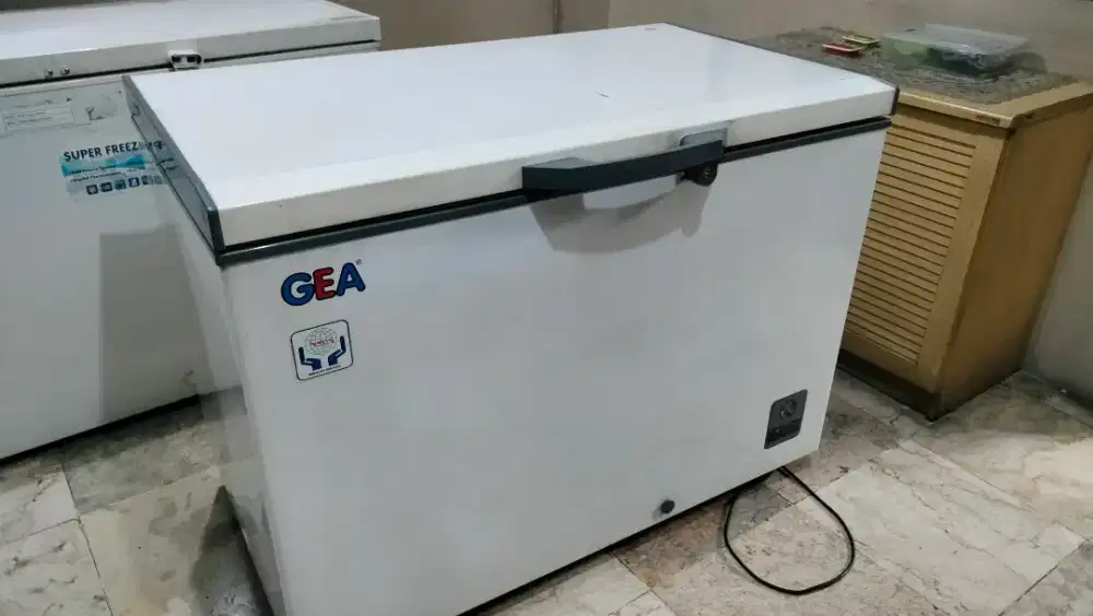 Jual Freezer GEA 330 liter