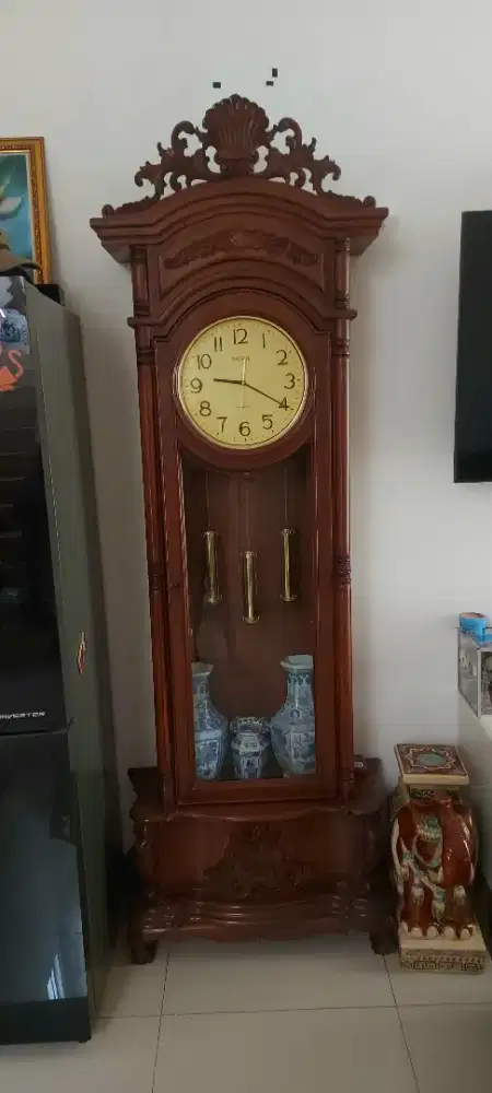 DiJual Jam lemari Kayu jati tua