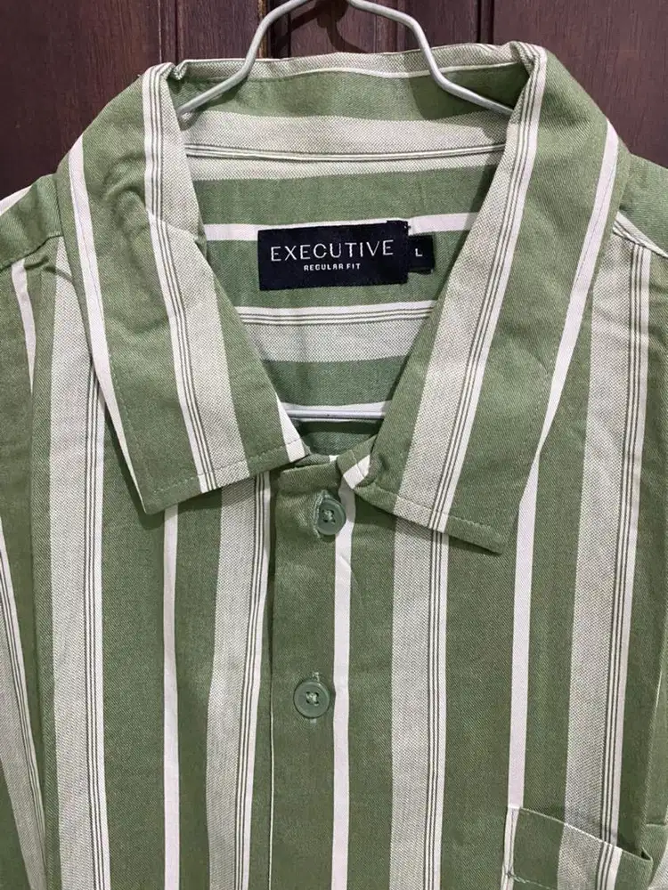Kemeja The Executive Pria L – Stripe Hijau Putih