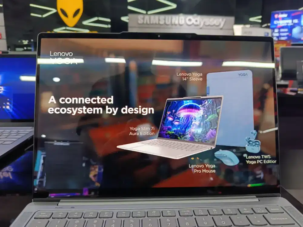 Lenovo Yoga Slim 7 - Performa Premium, Layar 
Spektakuler!