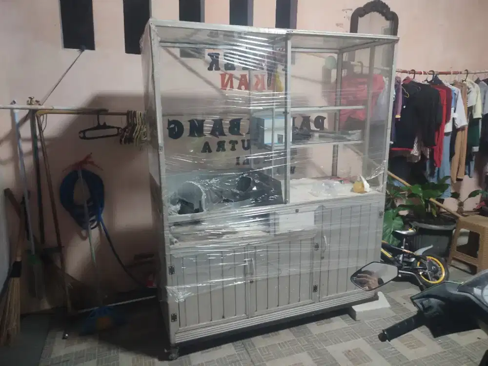 Etalase jualan kaca gerobak