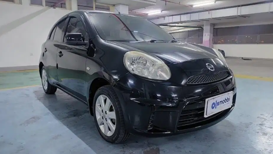 DP Rendah  4JT Nissan March 1.2 XS Bensin-AT 2012 Hitam