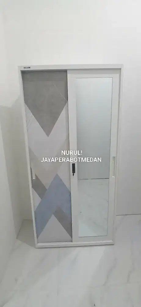 Lemari pakaian kecil