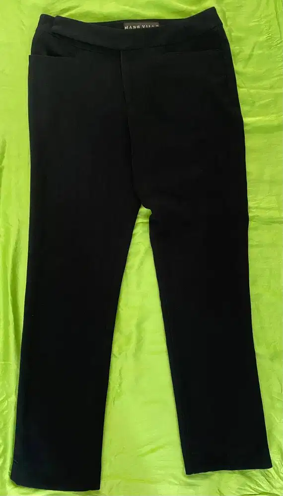 CELANA PANJANG HITAM - MASH VILLE - SIZE S – PRELOVED