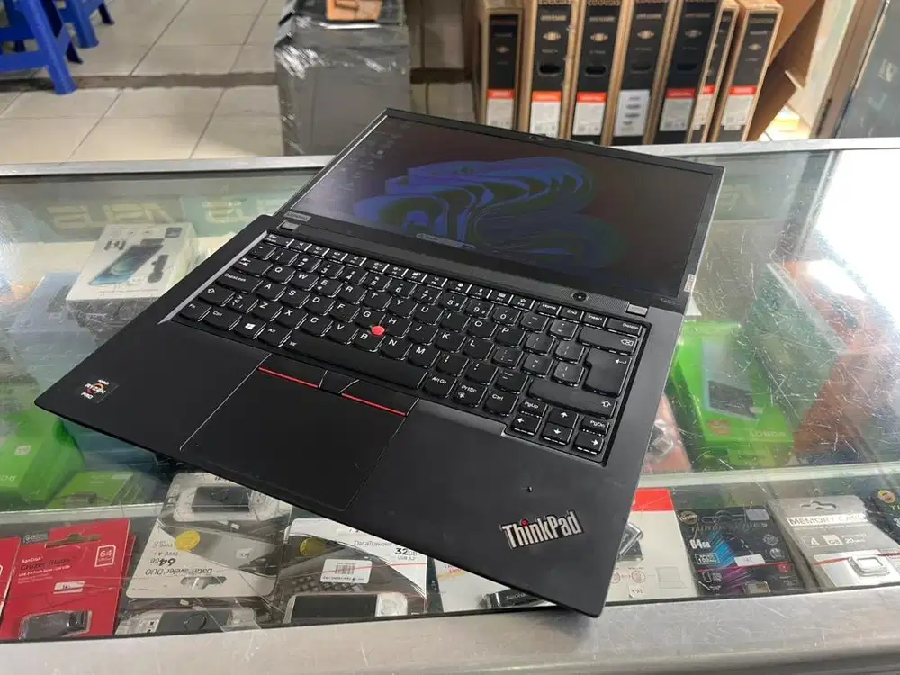 Laptop Lenovo Thinkpad Amd Ryzen5 3500 Ram 8gb ssd 256gb garansi 6bln