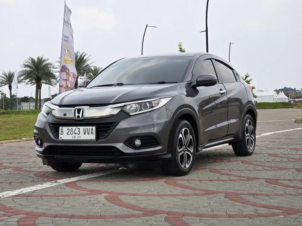 Honda HR-V 1.5 E AT Facelift
2018 Abu-Abu Metalik