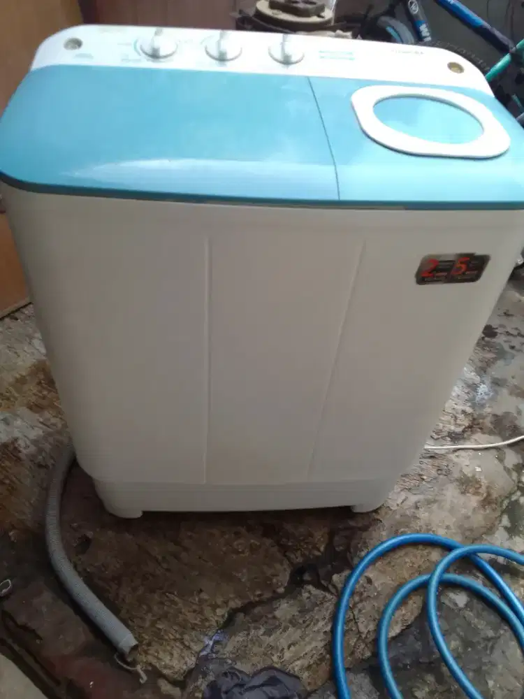 Mesin cuci Toshiba siap pakai