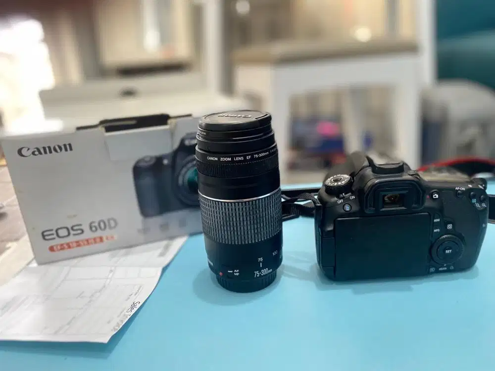 Kamera DSLR CANON D60 + Lensa +drybox