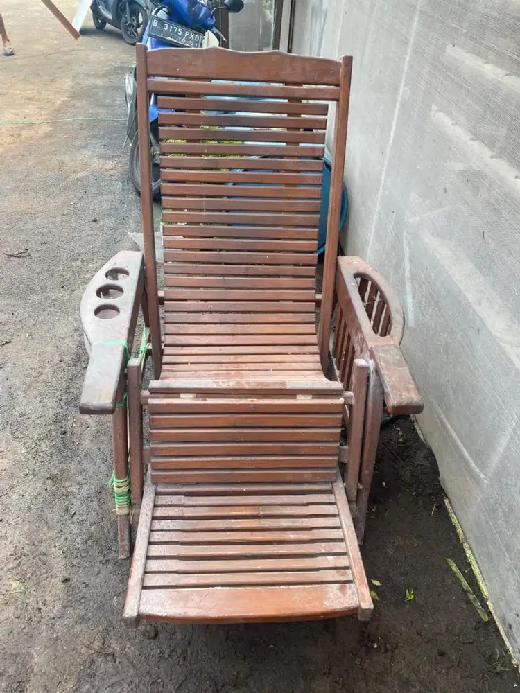 Kursi Malas dari Bahan Kayu