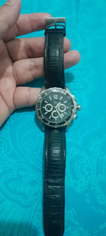 Jam tangan pria guess