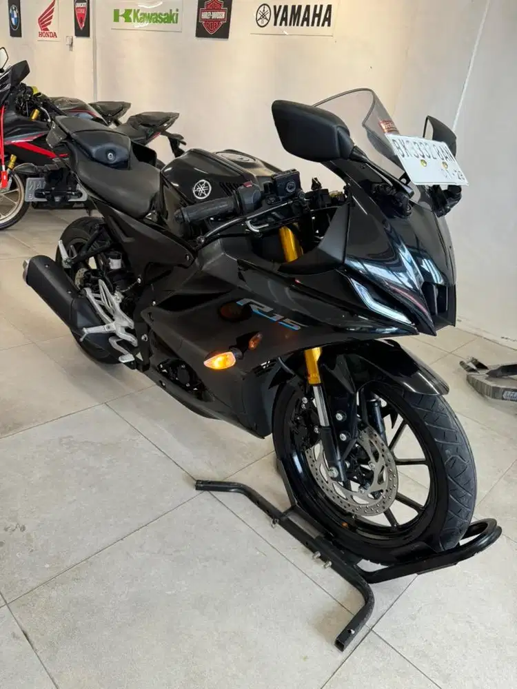 Yamaha YZF R15 V4 2023 warna Hitam Gloss R15V4 155 CC New Black Glossy