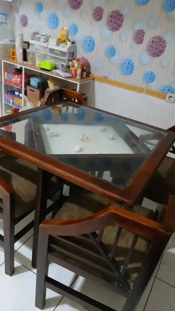 Dijual meja makan 4 kursi