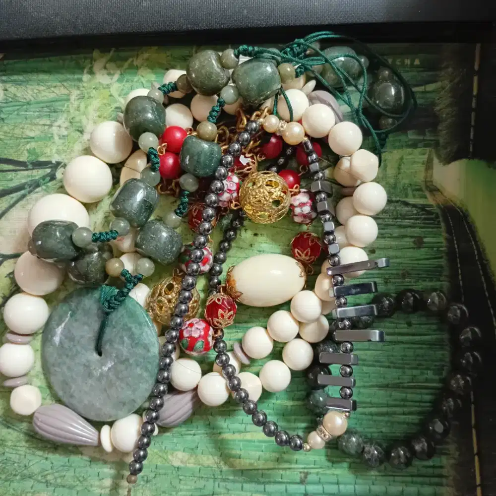 Aneka Kalung. 5 kalung dan 1 gelang