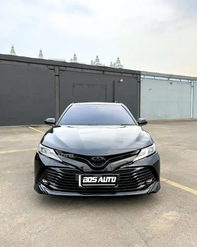 Toyota Camry V AT  2019