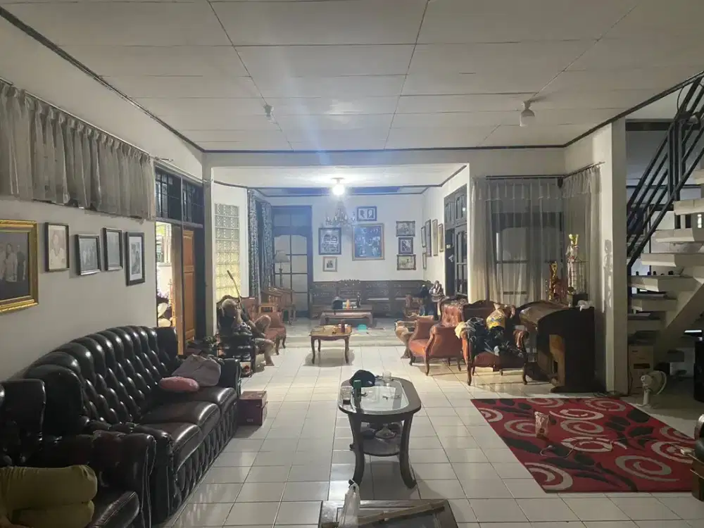 Dijual Rumah Besar cocok Untuk Kosan Atau Rumah Tinggal di Jalan Suryalaya Buah Batu Bandung