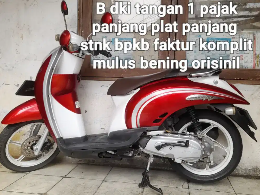 Honda scoopy karbulator 2012 cw asli putih merah B dki tangan 1