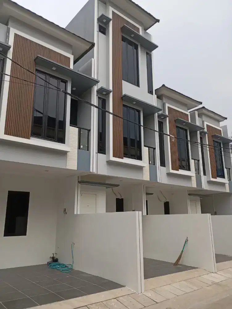 Di jual rumah 2 lantai dekat stasiun tanjung barat jakarta selatan