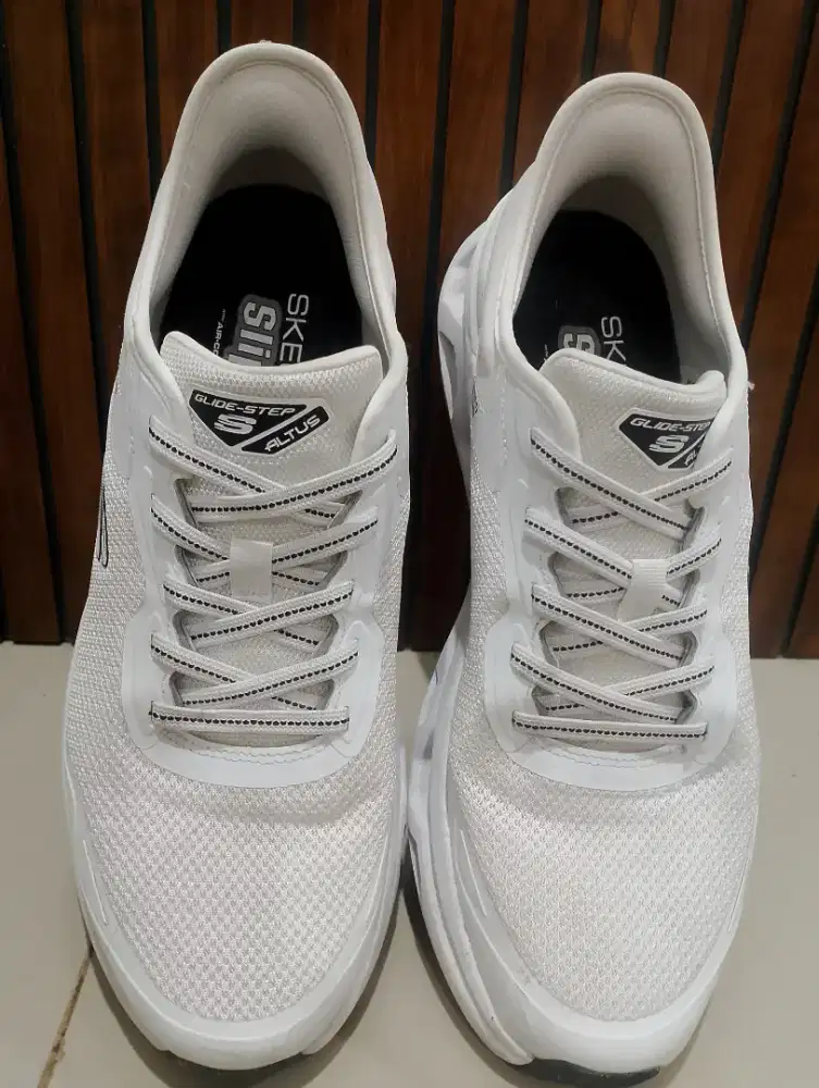 Sepatu SHECHERS SLIP_INS