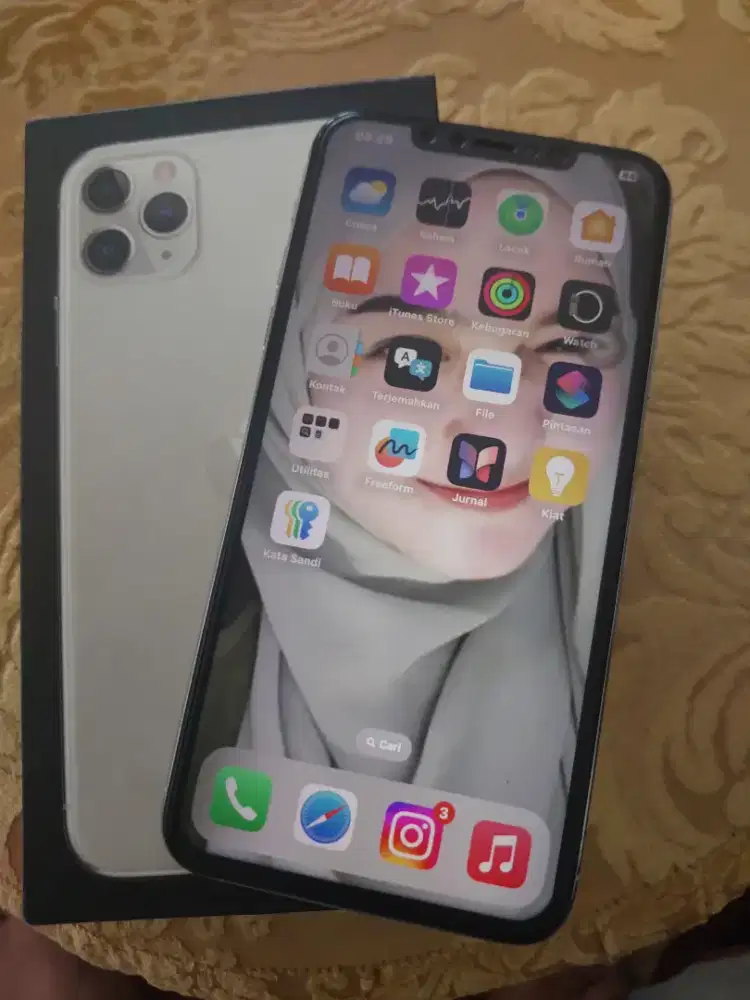 IPHONE 11 PRO MAX LENGKAP MULUS