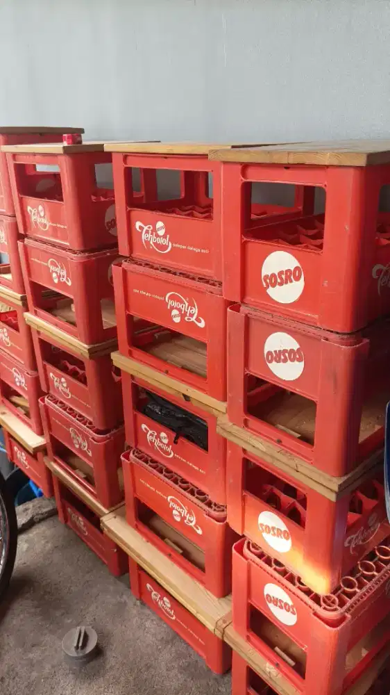 Dijual kursi dan meja dari krat botol