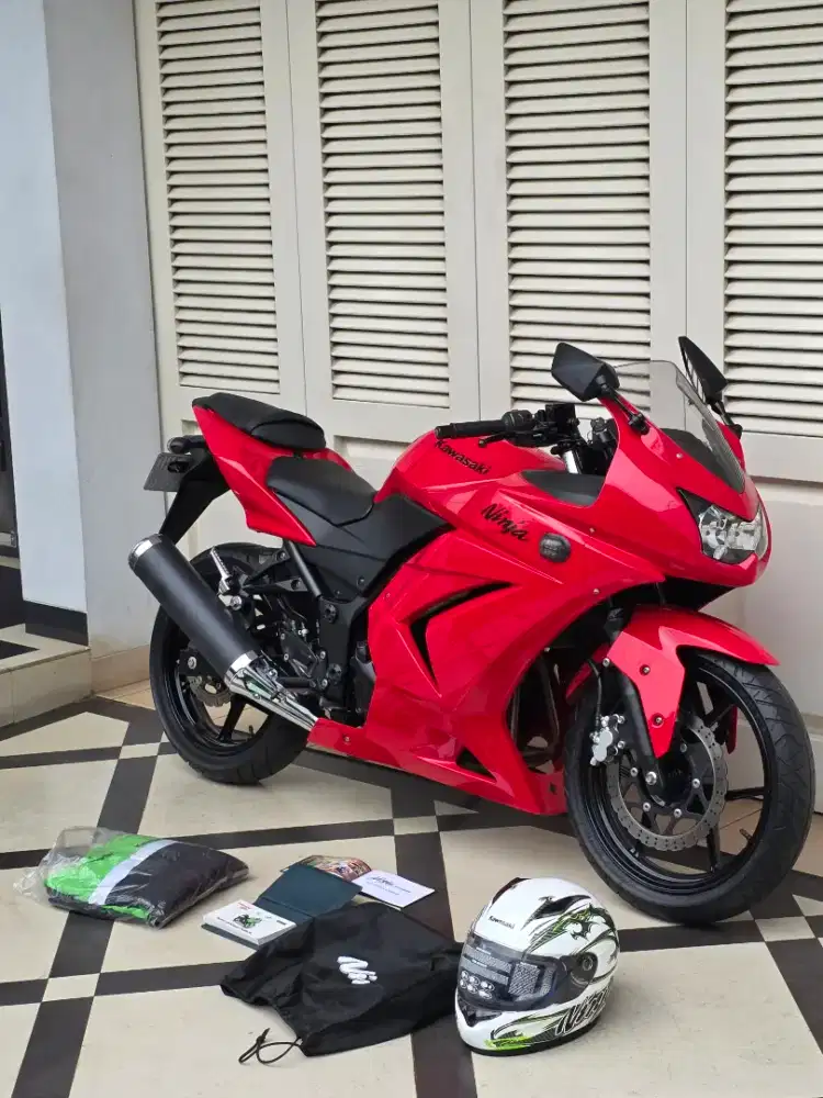 Kawasaki ninja 250R 2012 km low gress like new