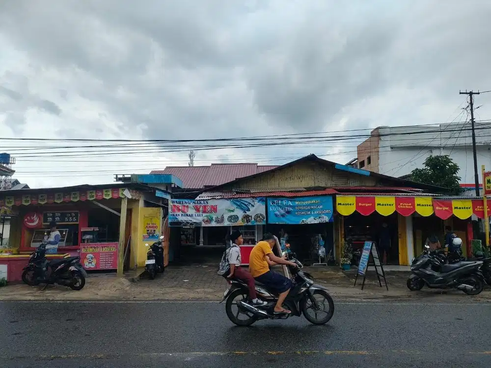 Rumah + 3 Ruko (strategis)