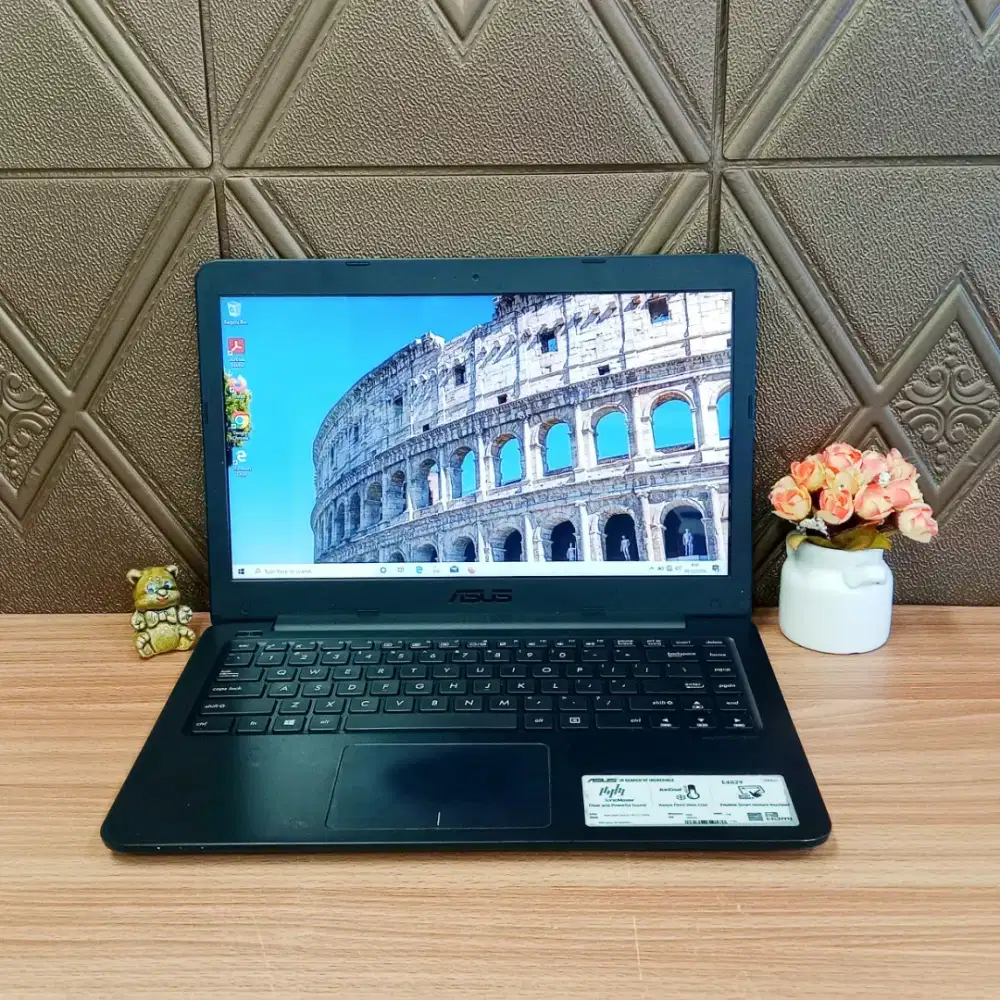 ASUS E20YA AMD E2-7015Y AMD RADEON R2 GRAPHICS RAM 4GB DDR4 SSD 128GB