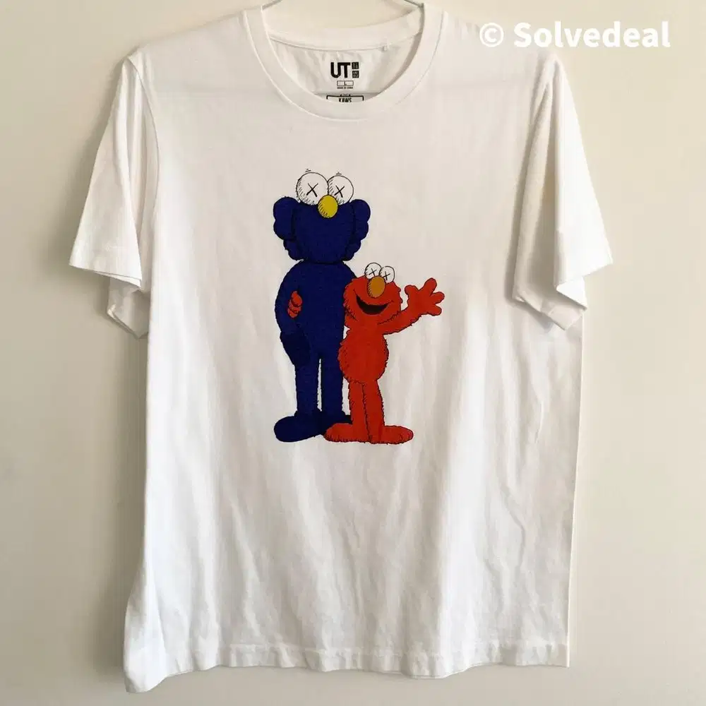 Kaos Uniqlo Kaws Sesame Street BFF Elmo Putih