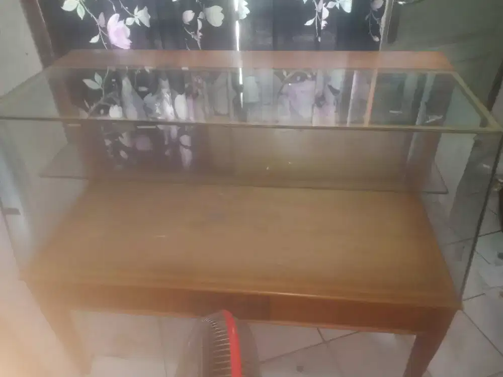 Etalase meja kaca kayu showcase meja jualan