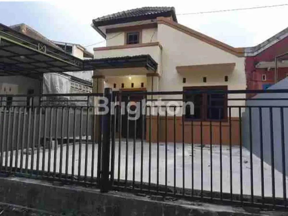 DISEWAKAN RUMAH CANTIK TENGAH KOTA BERNUANSA MINIMALIS LOKASI DALAM PERUMAHAN REGENCY AMAN NYAMAN HARGA NEGO